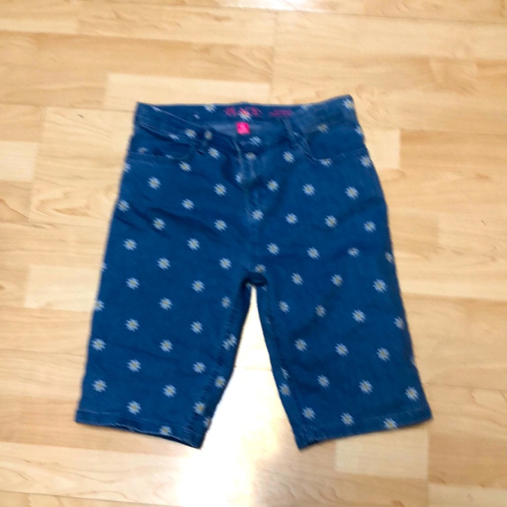 Place flower shorts